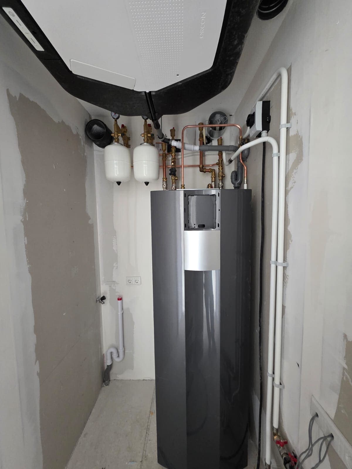 Warmtepompboiler geplaatst in een technische ruimte in Almelo